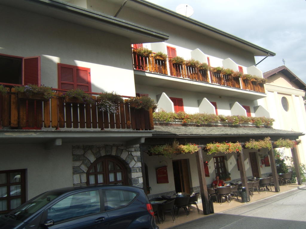 Hotel Berlinghera Sorico Ruang foto